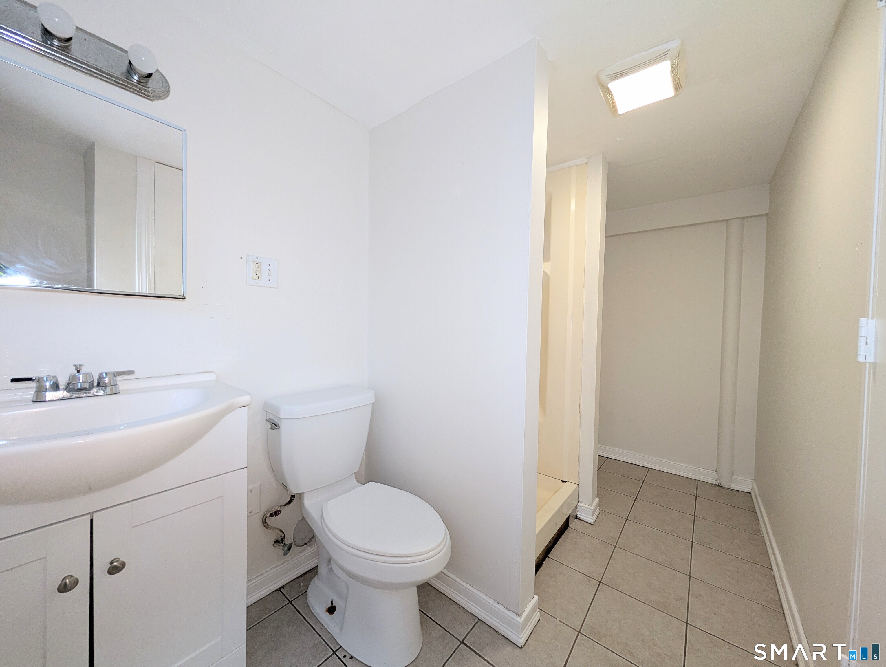 186 Marigold Avenue Bridgeport, CT 06606 - Photo 34 of 36