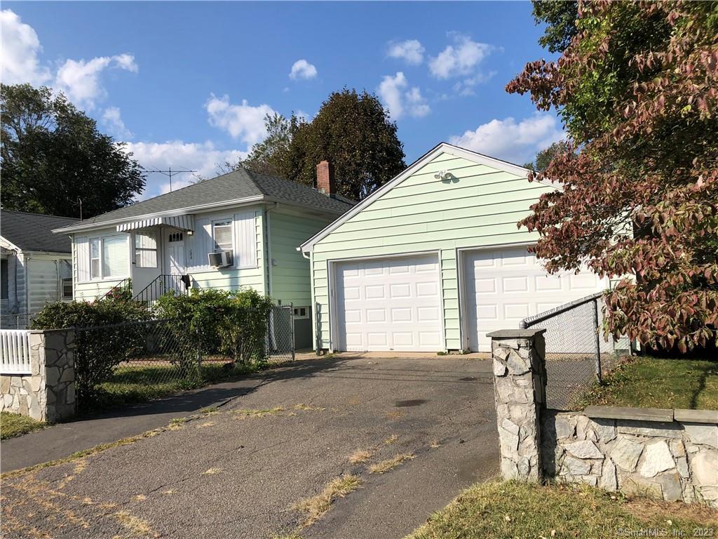 186 Marigold Avenue Bridgeport, CT 06606 - Photo 5 of 36