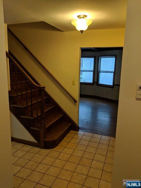 4 Lee Court Waldwick, NJ 07463 - Photo 5 of 15 a view of entryway