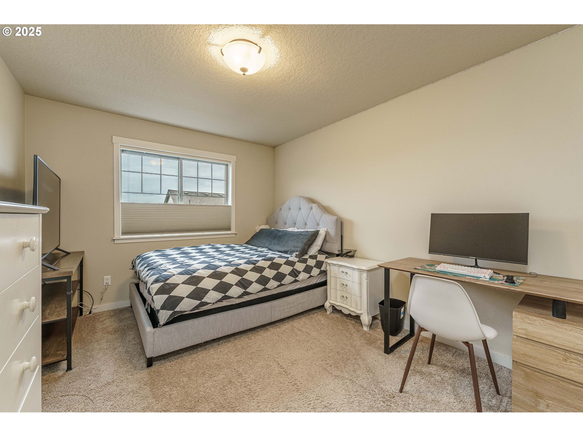 11151 Southwest Berlin Avenue Wilsonville, OR 97070 - Photo 24 of 41 Bedroom