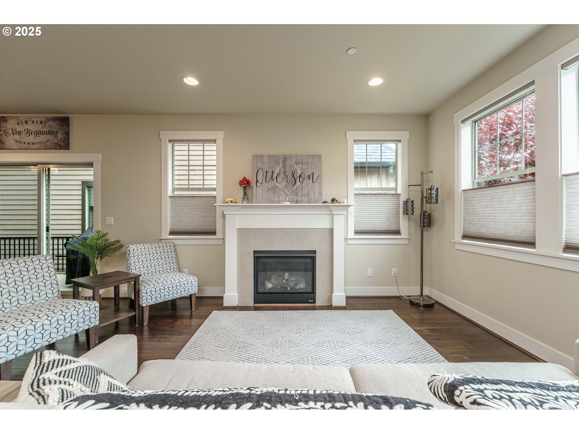 11151 Southwest Berlin Avenue Wilsonville, OR 97070 - Photo 3 of 41 Living Room