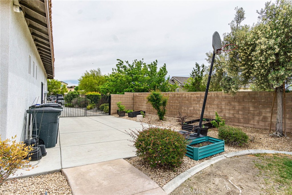 12348 Winesap Road Apple Valley, CA 92308 - Photo 35 of 51