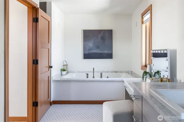 $3,795,000 | 2506 West Halladay Street, Seattle, WA 98199