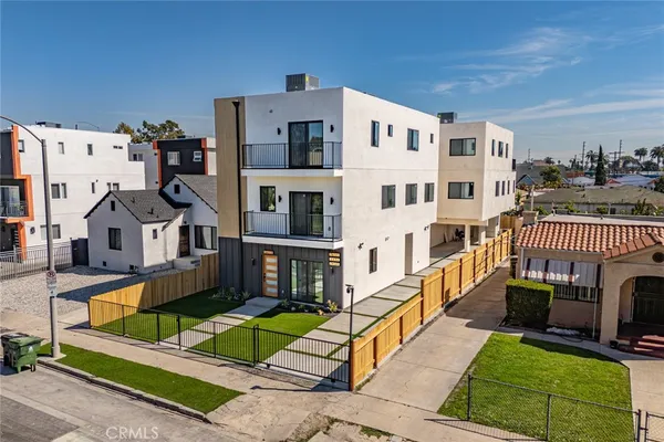 $4,395 | 2426 South West View Street, Unit A, Los Angeles, CA 90016