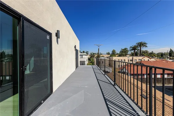 $4,395 | 2426 South West View Street, Unit A, Los Angeles, CA 90016