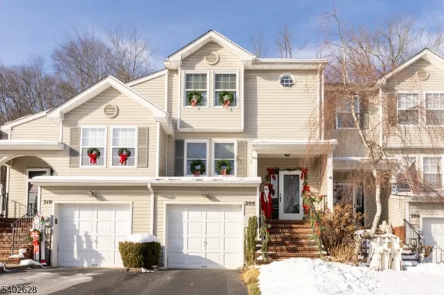 $399,000 | 208 Canal Way, Hackettstown, NJ 07840