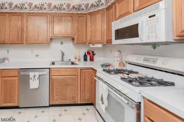 $399,000 | 208 Canal Way, Hackettstown, NJ 07840