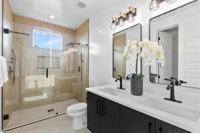 $3,350 | 727 West 10th Street, Unit 108, Dallas, TX 75208