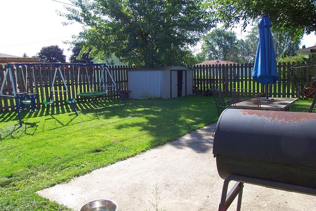 320 Kay Street Manhattan, IL 60442 - Photo 26 of 27 a view of a backyard with a garden