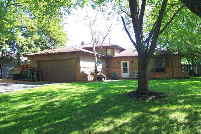 320 Kay Street Manhattan, IL 60442 - Photo 27 of 27 a backyard of a house with table and chairs