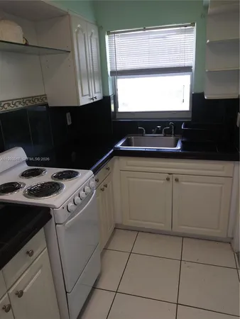 $1,800 | 141 Northeast 10th Avenue, Unit 29B, Hallandale Beach, FL 33009