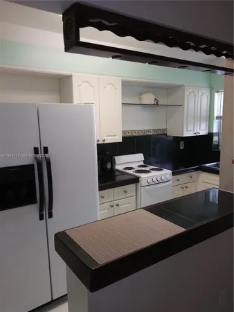 $1,800 | 141 Northeast 10th Avenue, Unit 29B, Hallandale Beach, FL 33009