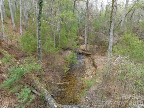 a view of a fountain in front of the house
