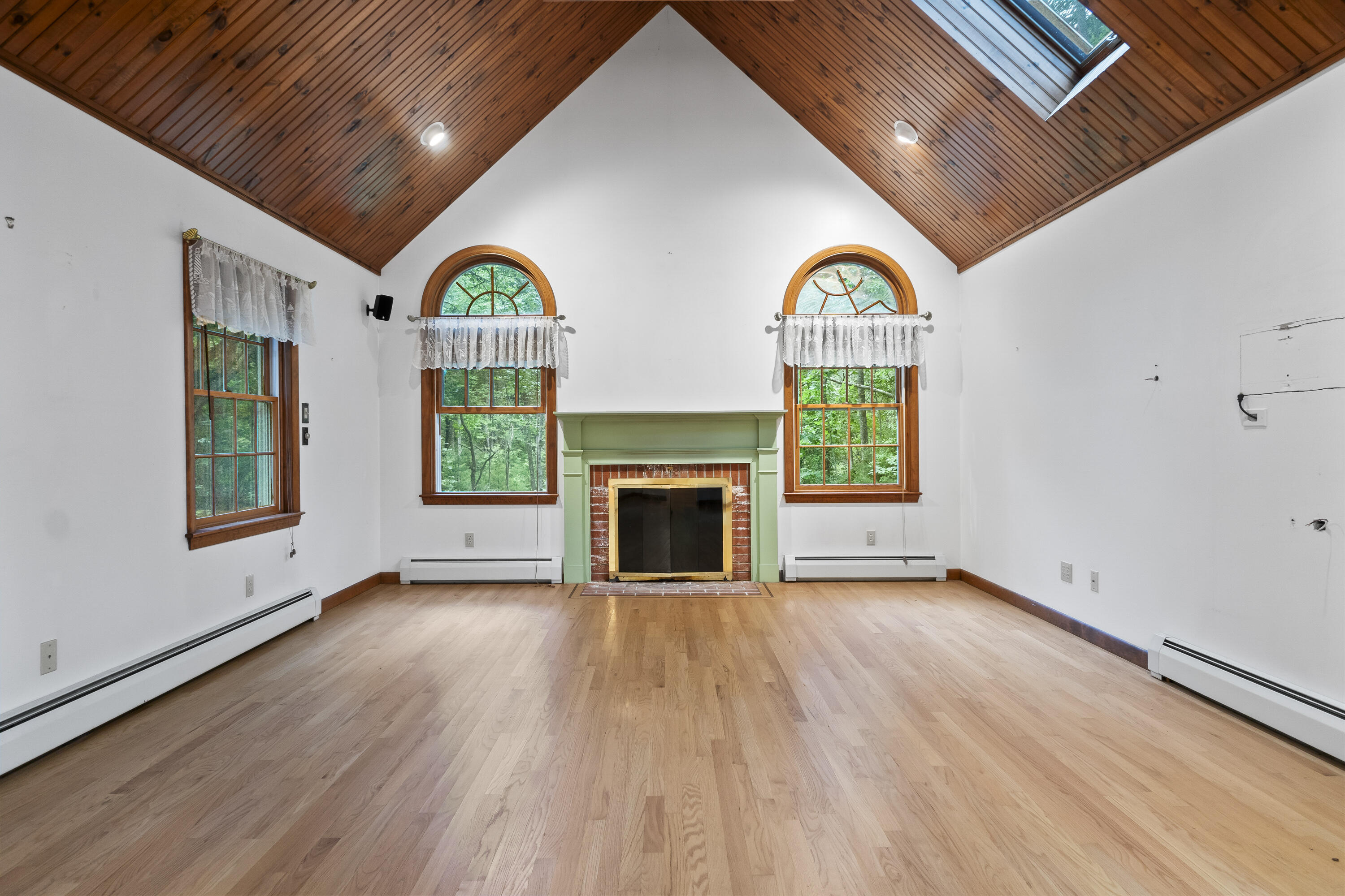 31 Pine Hill Road South Cape Neddick, ME 03902 - Photo 23 of 45 Living Room
