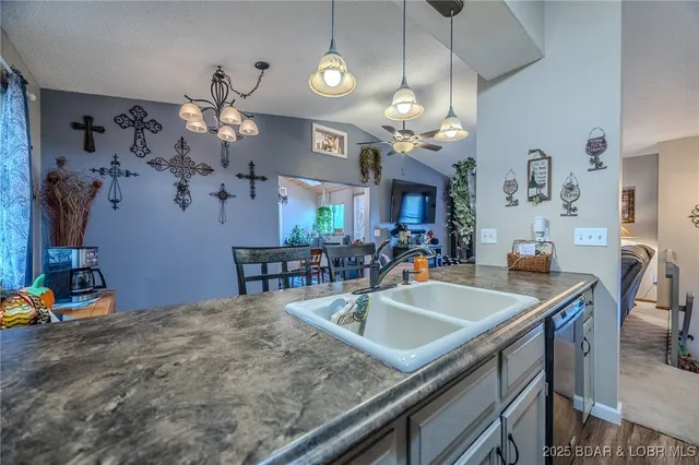 $285,000 | 27 Cottage Court, Camdenton, MO 65020