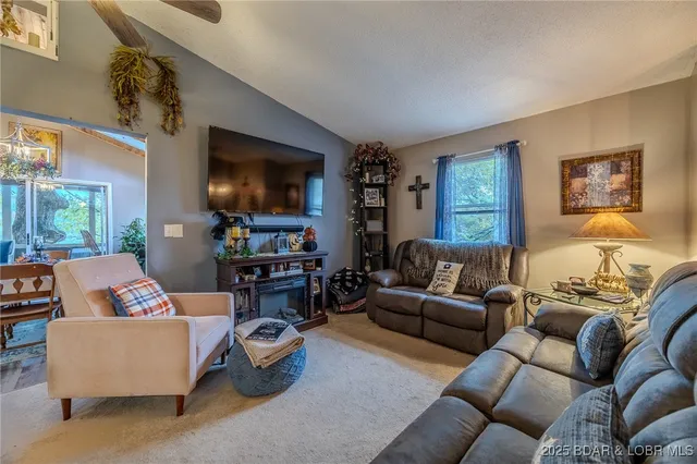 $285,000 | 27 Cottage Court, Camdenton, MO 65020