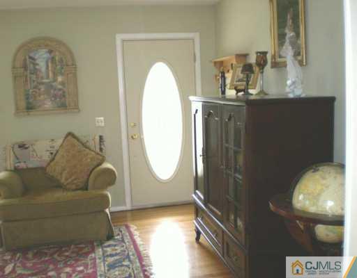 504 Decatur Avenue Middlesex, NJ 08846 - Photo 5 of 7 Gallery Image 5