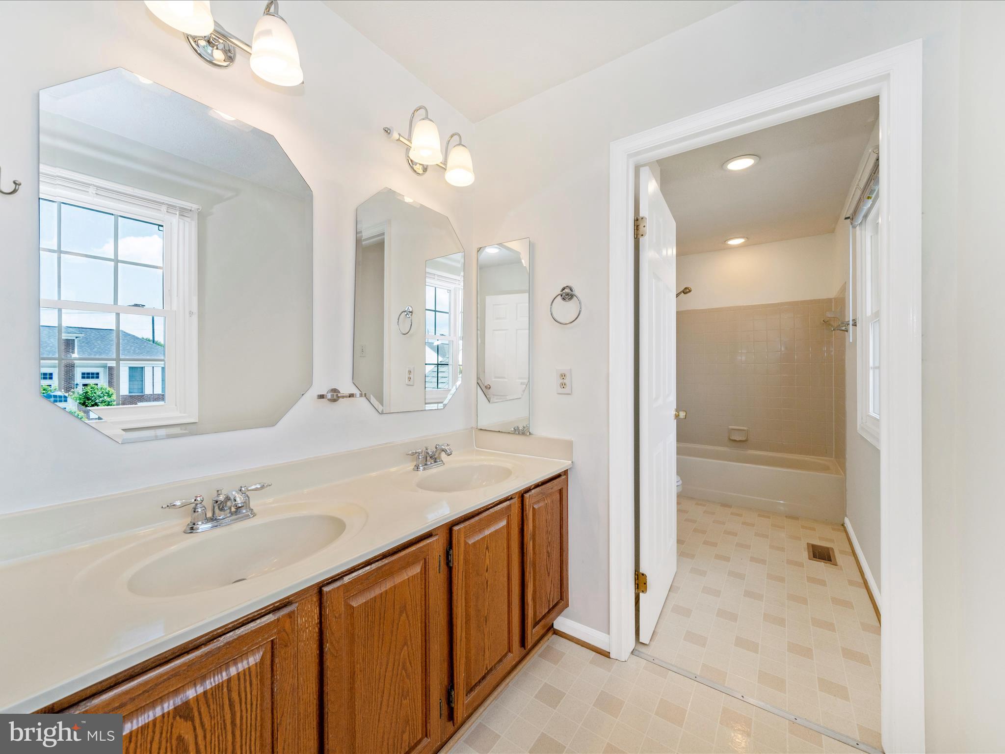 6230 Derby Drive Frederick, MD 21703 - Photo 22 of 51 Primary Bathroom