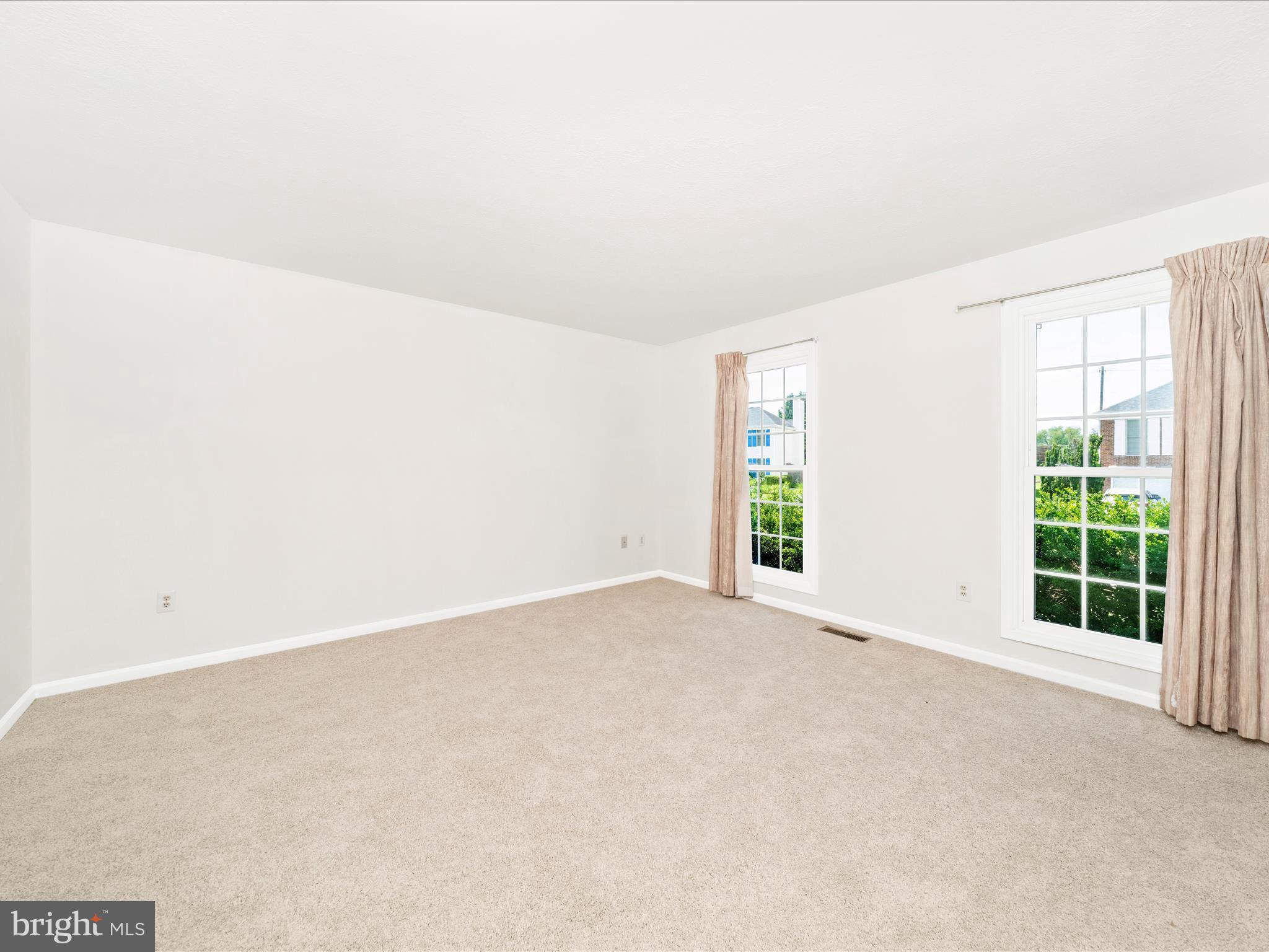 6230 Derby Drive Frederick, MD 21703 - Photo 5 of 51 Living Room