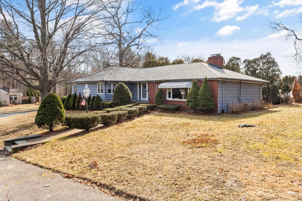 2 Michaels Road Lynnfield, MA 01940 - Photo 1 of 22 Gallery Image 1
