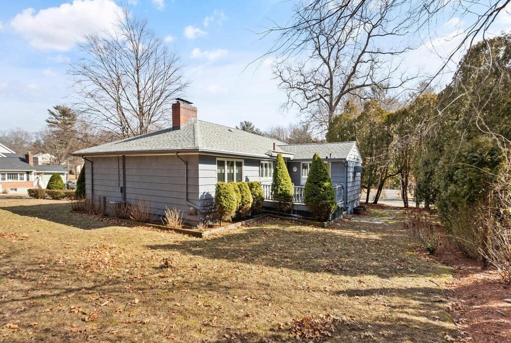 2 Michaels Road Lynnfield, MA 01940 - Photo 3 of 22 Gallery Image 3