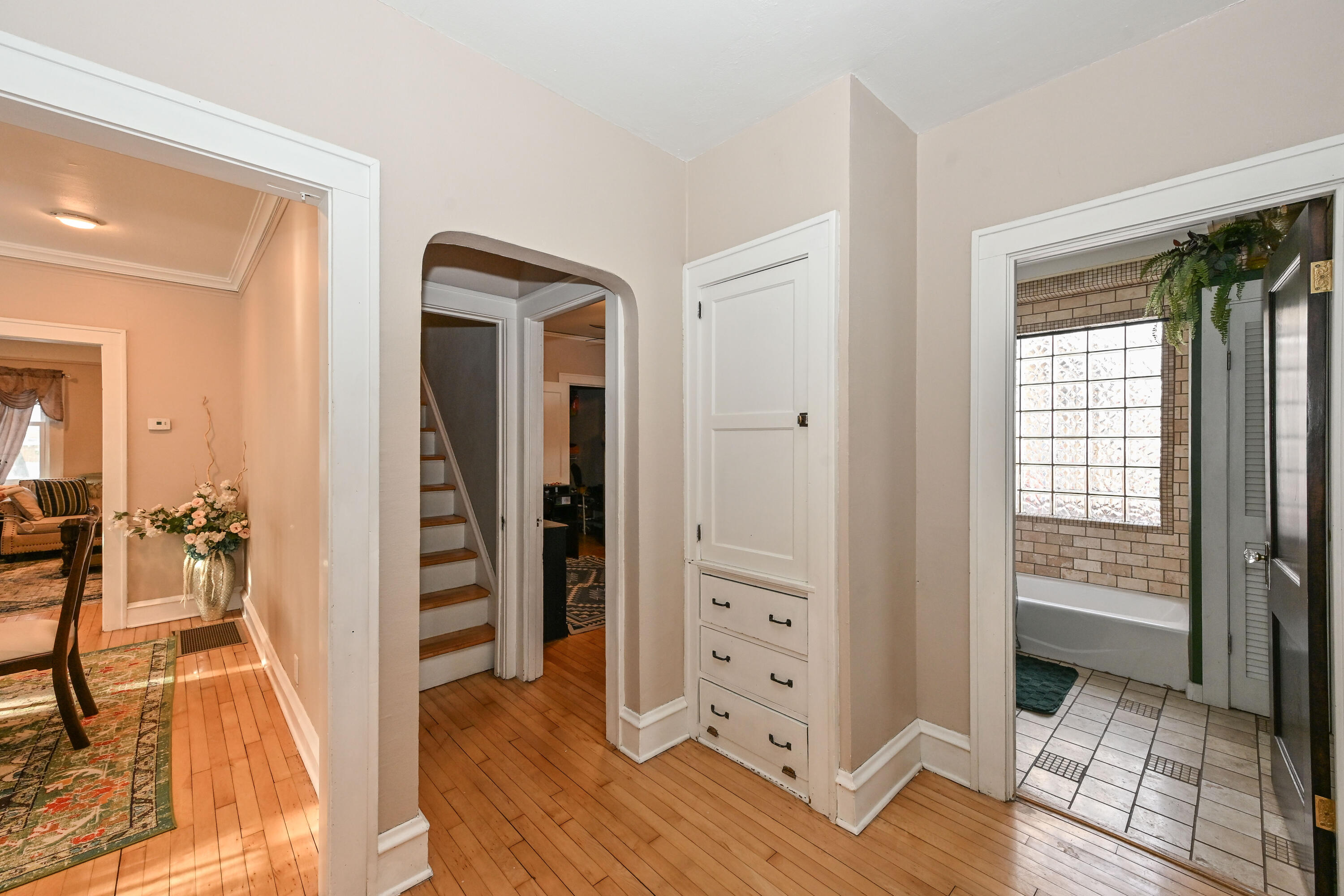 2804 North Grant Boulevard Milwaukee, WI 53210 - Photo 12 of 35 Spacious Hall w/Storage