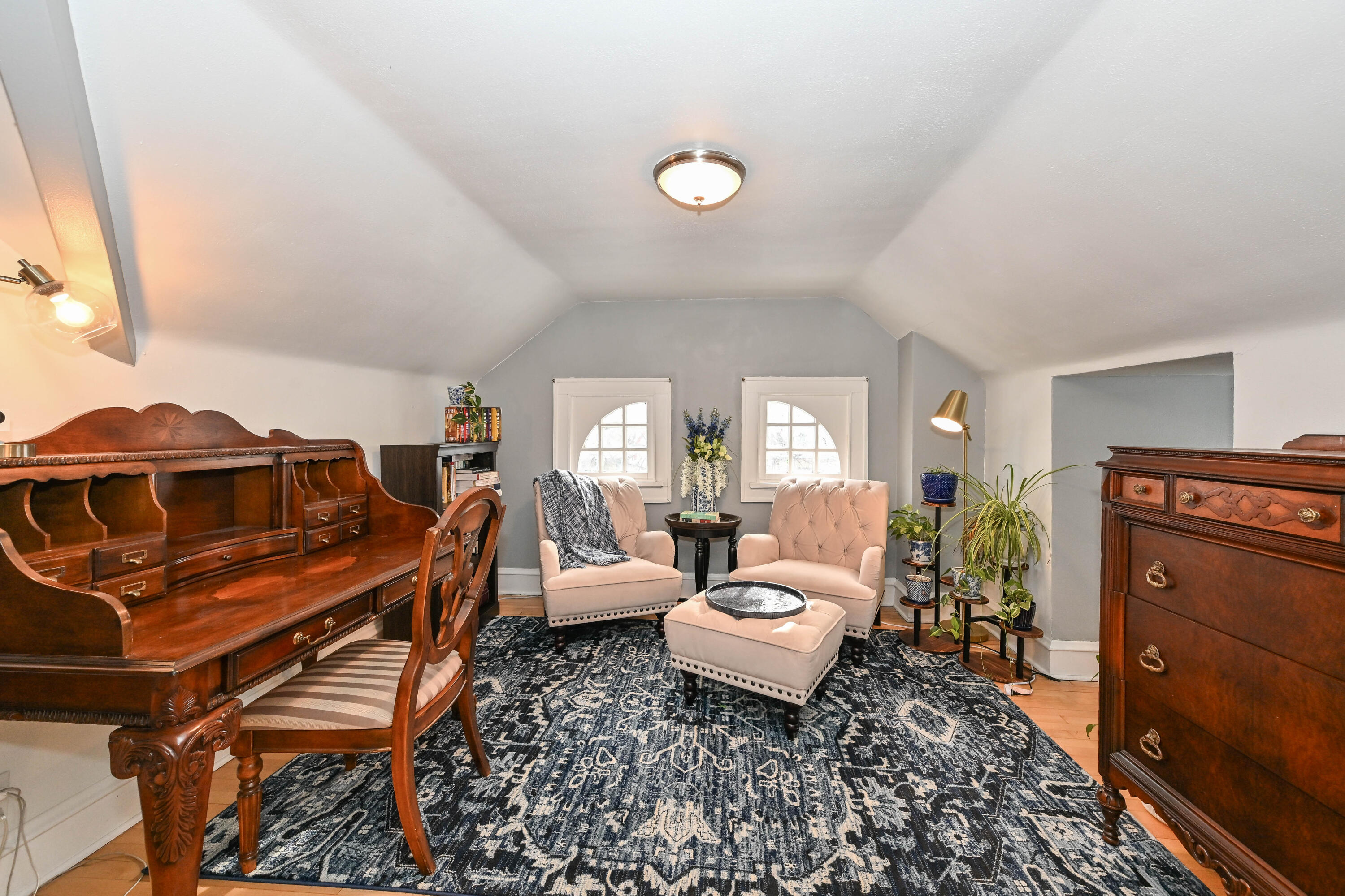 2804 North Grant Boulevard Milwaukee, WI 53210 - Photo 16 of 35 Upper Primary Sitting Room
