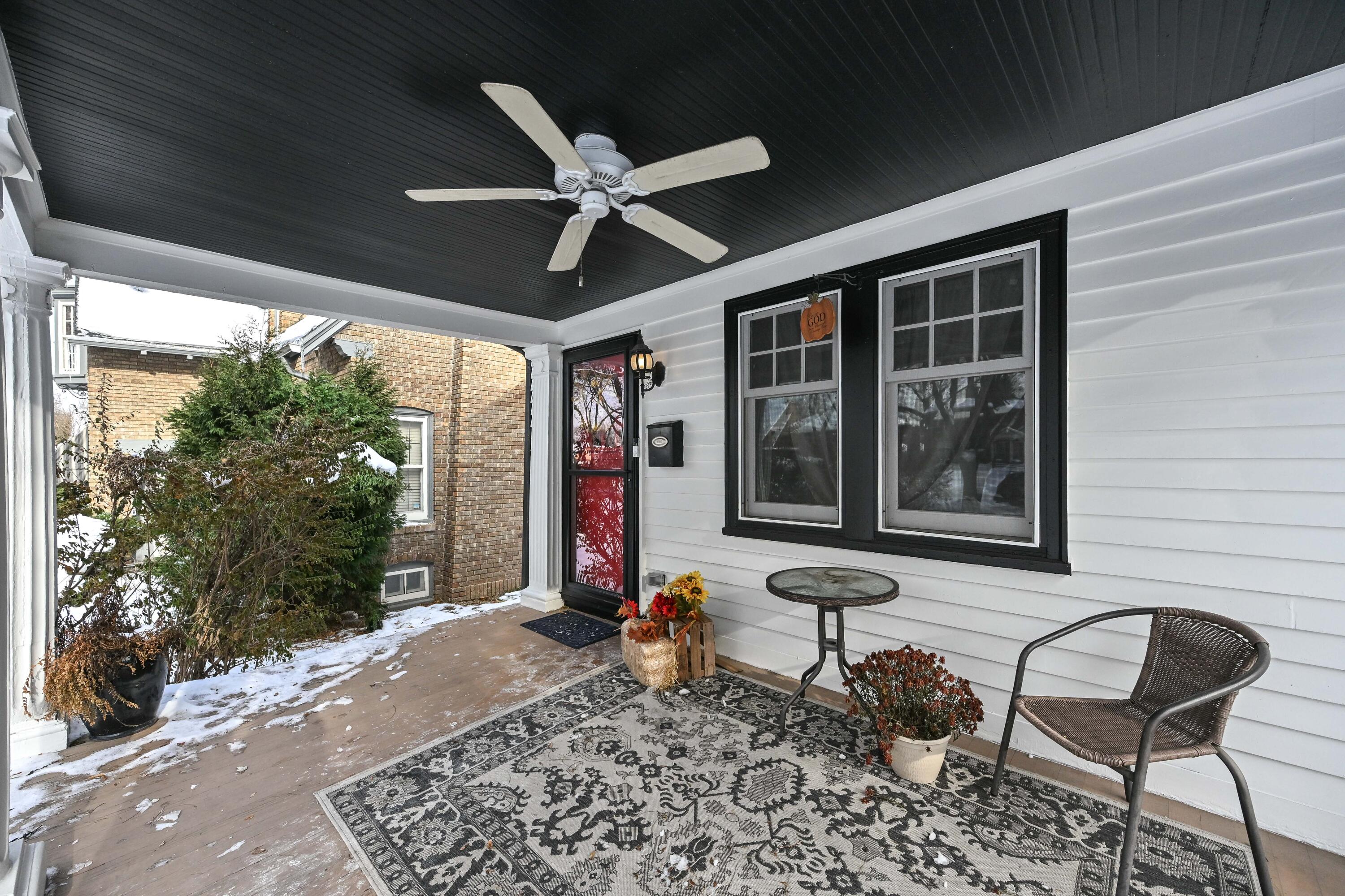 2804 North Grant Boulevard Milwaukee, WI 53210 - Photo 29 of 35 Front Porch