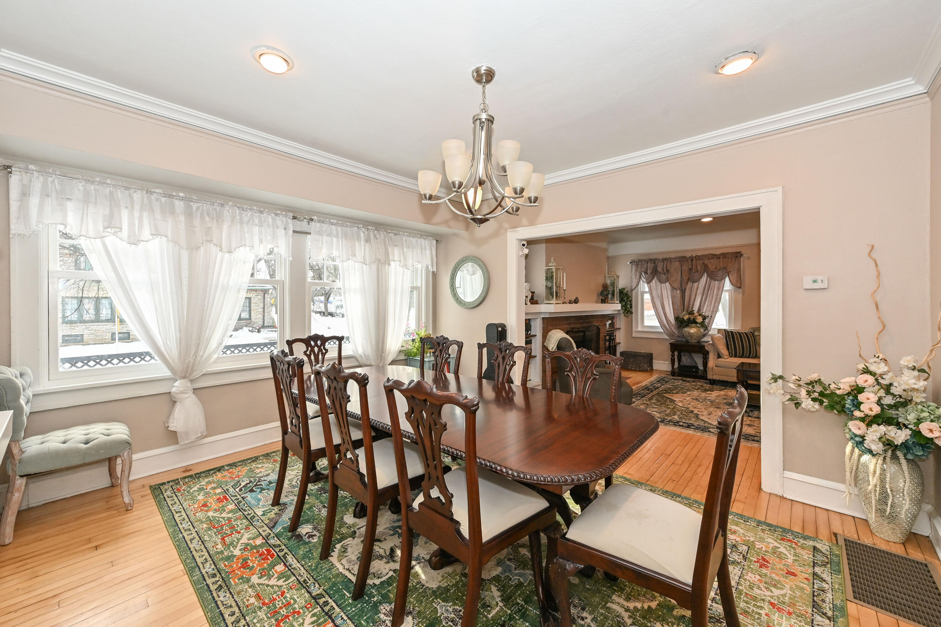 2804 North Grant Boulevard Milwaukee, WI 53210 - Photo 3 of 35 Dining Room