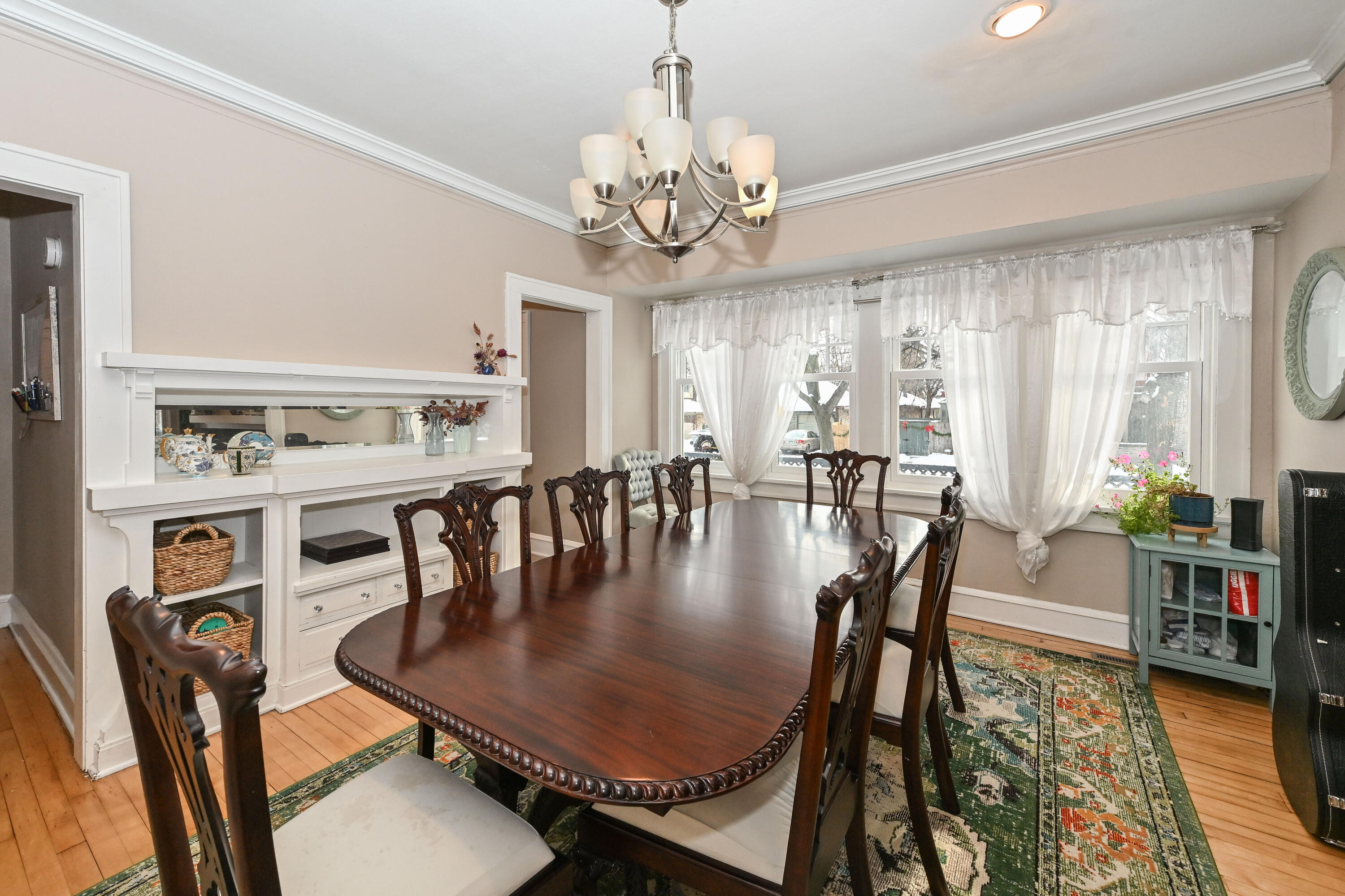 2804 North Grant Boulevard Milwaukee, WI 53210 - Photo 7 of 35 Dining Room