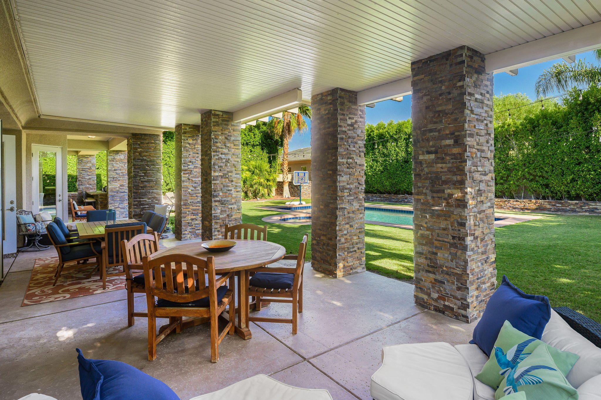 43 Provence Way Rancho Mirage, CA 92270 - Photo 13 of 31 a outdoor space with furniture