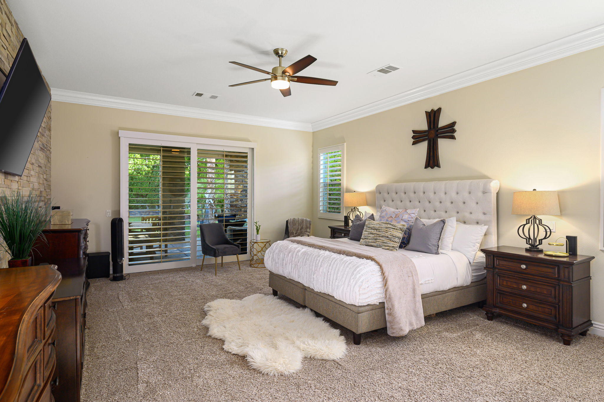 43 Provence Way Rancho Mirage, CA 92270 - Photo 15 of 31 a spacious bedroom with a bed a couch and a chandelier