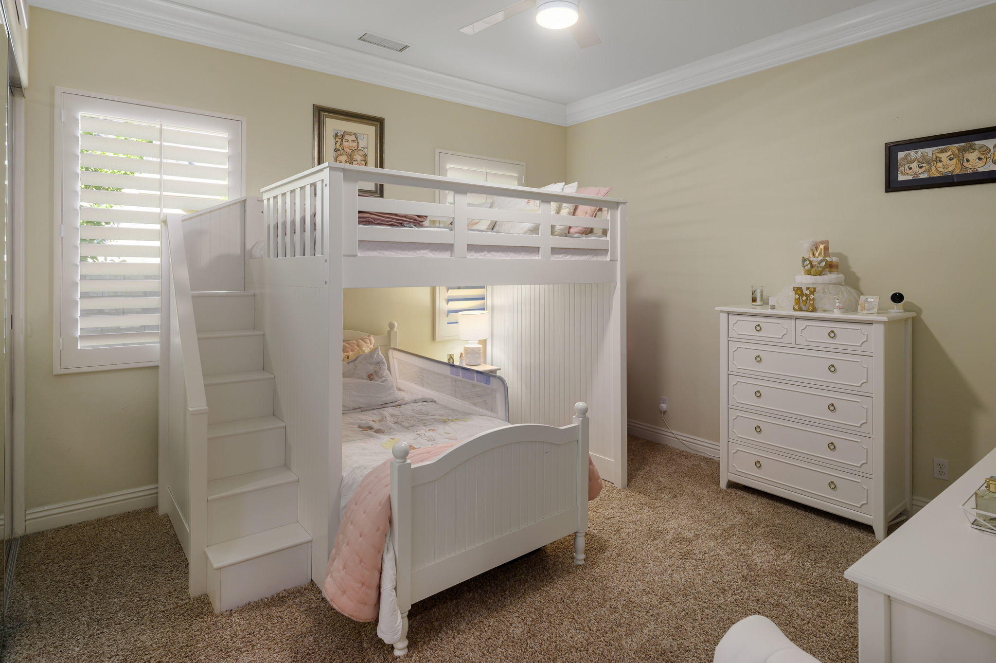 43 Provence Way Rancho Mirage, CA 92270 - Photo 17 of 31 a bed room with a bed and a dresser