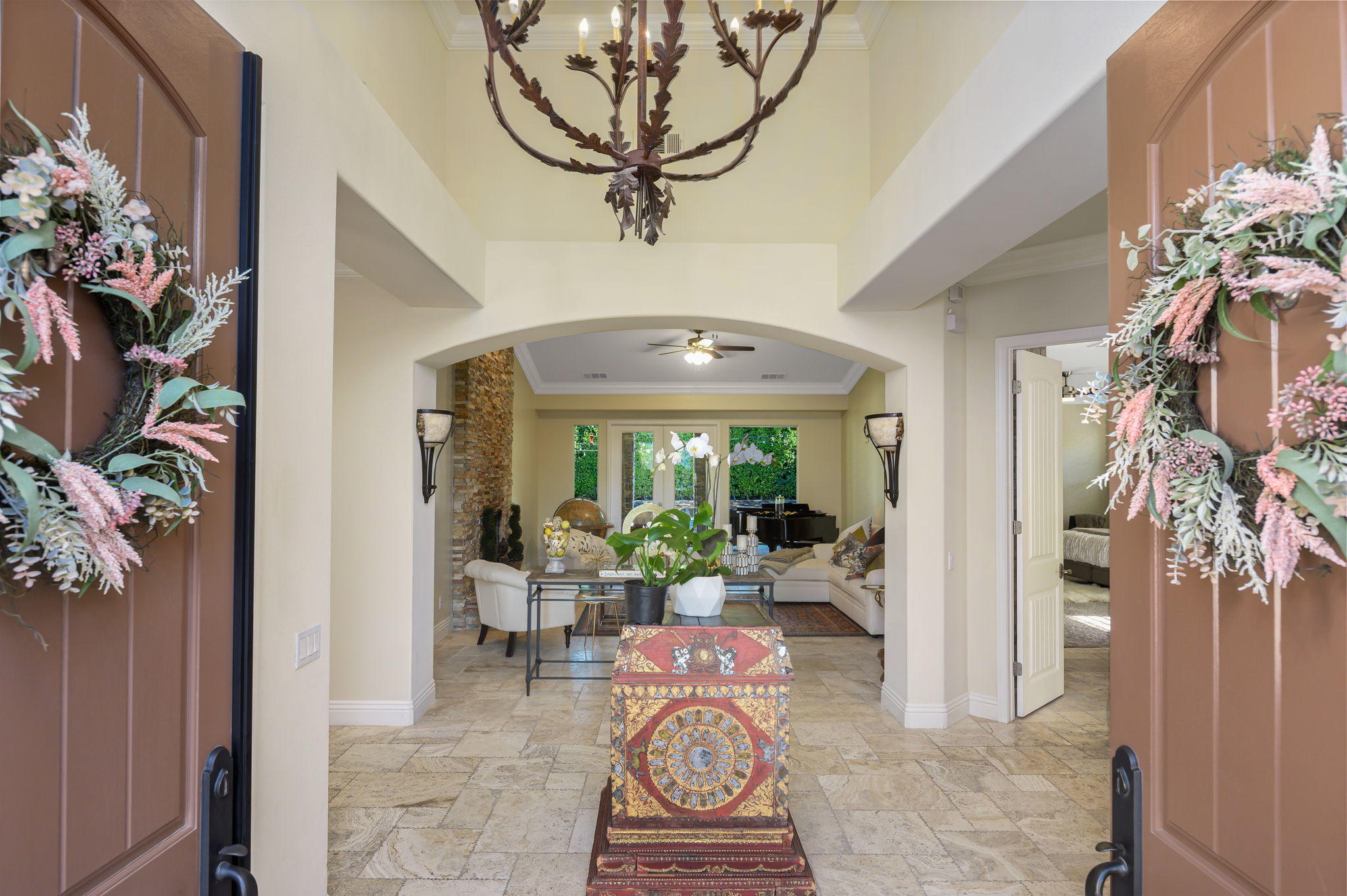 43 Provence Way Rancho Mirage, CA 92270 - Photo 3 of 31 a living room with furniture
