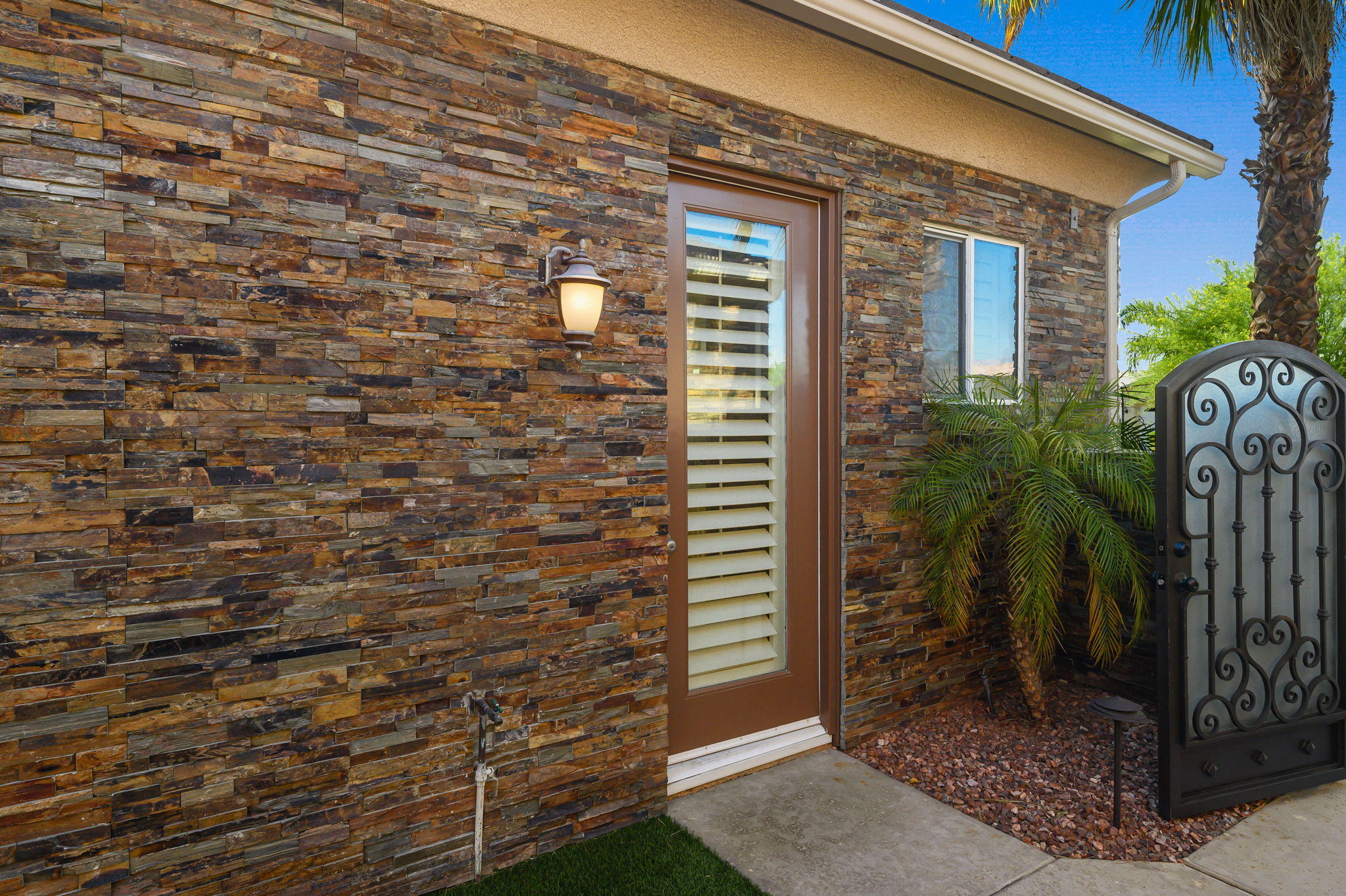 43 Provence Way Rancho Mirage, CA 92270 - Photo 23 of 31 a view of entryway front of house