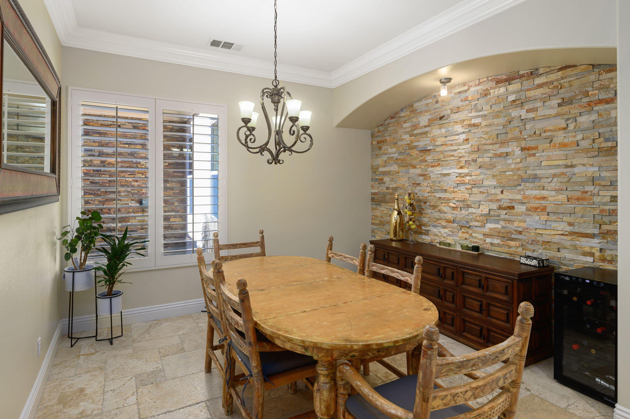 43 Provence Way Rancho Mirage, CA 92270 - Photo 6 of 31 a view of a dining room with furniture and chandelier