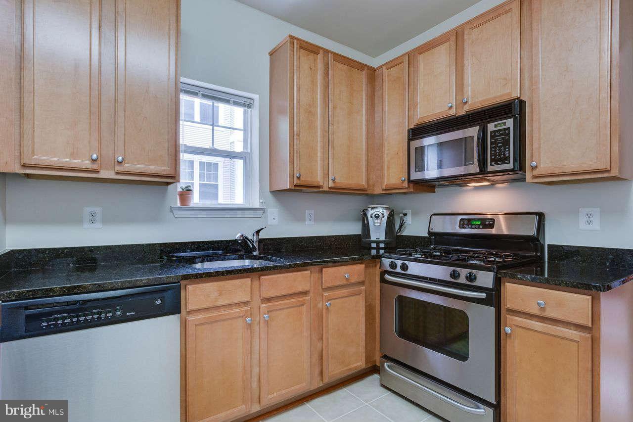 1515 North Point Drive, Unit 203 Reston, VA 20194 - Photo 11 of 28 Kitchen