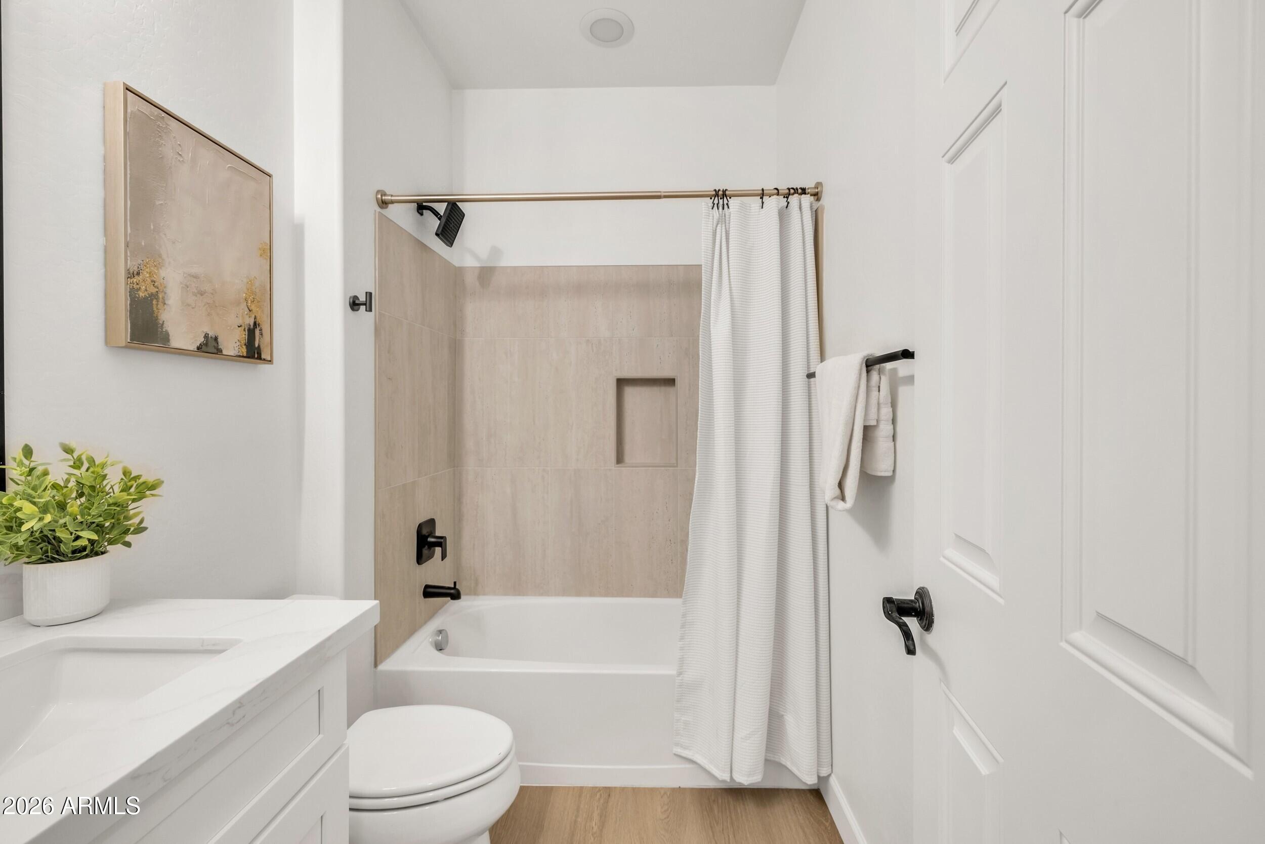 4126 East Rawhide Street Gilbert, AZ 85296 - Photo 20 of 51 11_guest bath