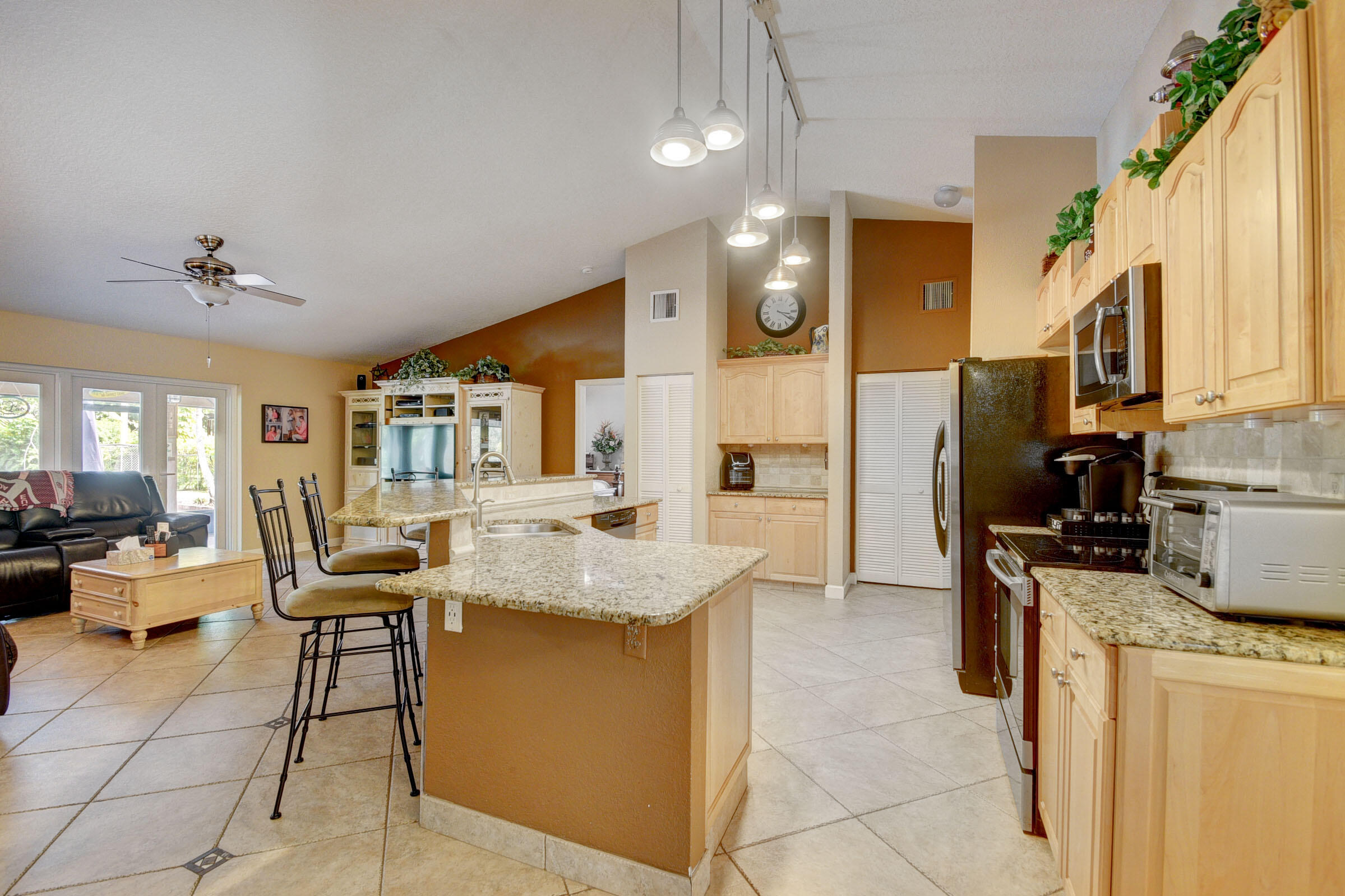 5338 2nd Road Lake Worth, FL 33467 - Photo 7 of 55 07_house (7)