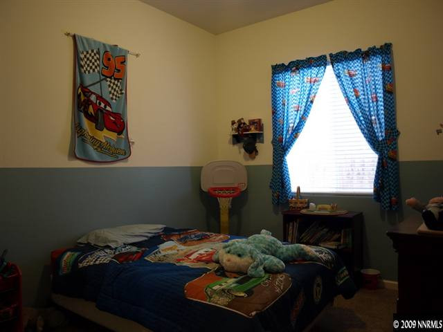 10633 Eagle Falls Way Reno, NV 89521 - Photo 6 of 9 a bedroom with a bed and a window