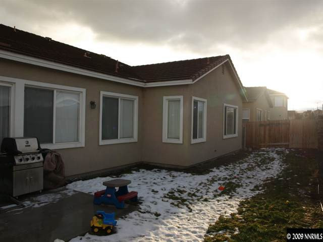 10633 Eagle Falls Way Reno, NV 89521 - Photo 9 of 9 a backyard of a house