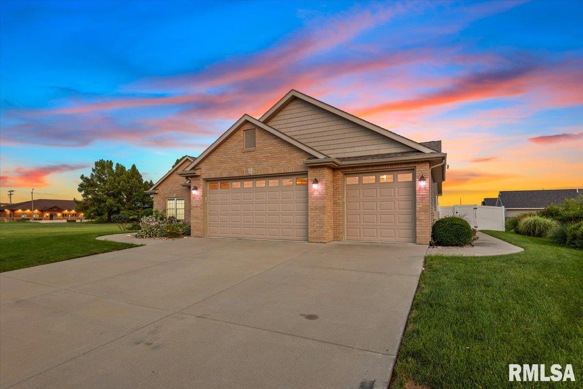 3516 Fernwood Drive Springfield, IL 62711 - Photo 1 of 68