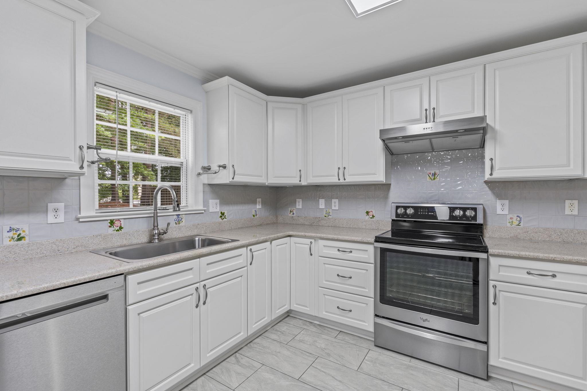 136 Molinia Drive Murrells Inlet, SC 29576 - Photo 10 of 46