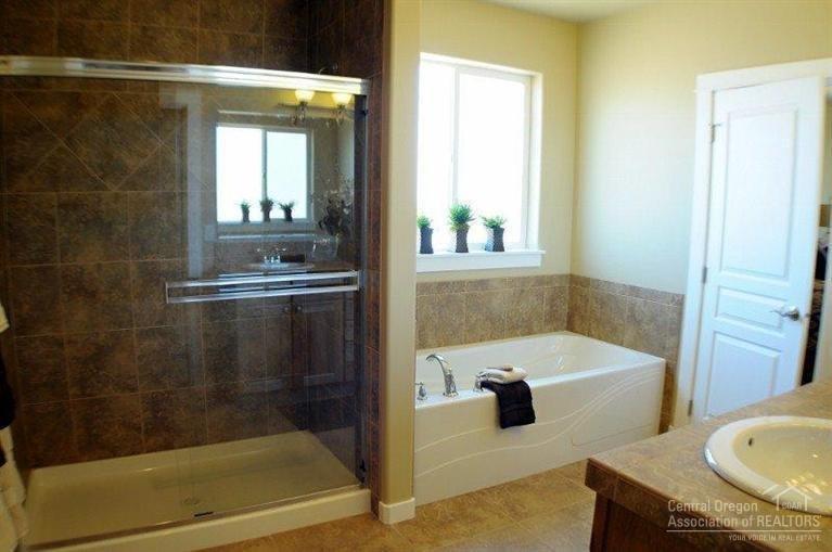 1255 McKinney Butte Road, Unit 4 Sisters, OR 97759 - Photo 5 of 8 Home will be similar to photo or renderi
