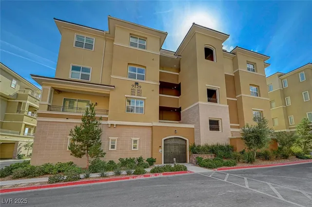 $7,100 | 9129 Las Manaitas Avenue, Unit 302, Las Vegas, NV 89144