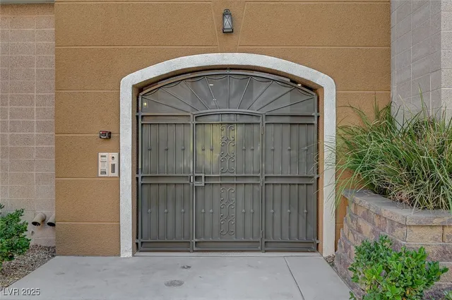 $7,100 | 9129 Las Manaitas Avenue, Unit 302, Las Vegas, NV 89144