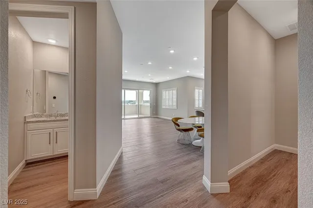 $7,100 | 9129 Las Manaitas Avenue, Unit 302, Las Vegas, NV 89144