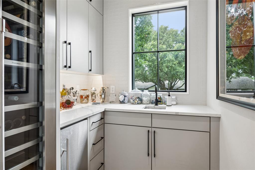 4406 Ridgeside Drive Dallas, TX 75244 - Photo 12 of 33 Wet Bar, Wine fridge, Ice Maker