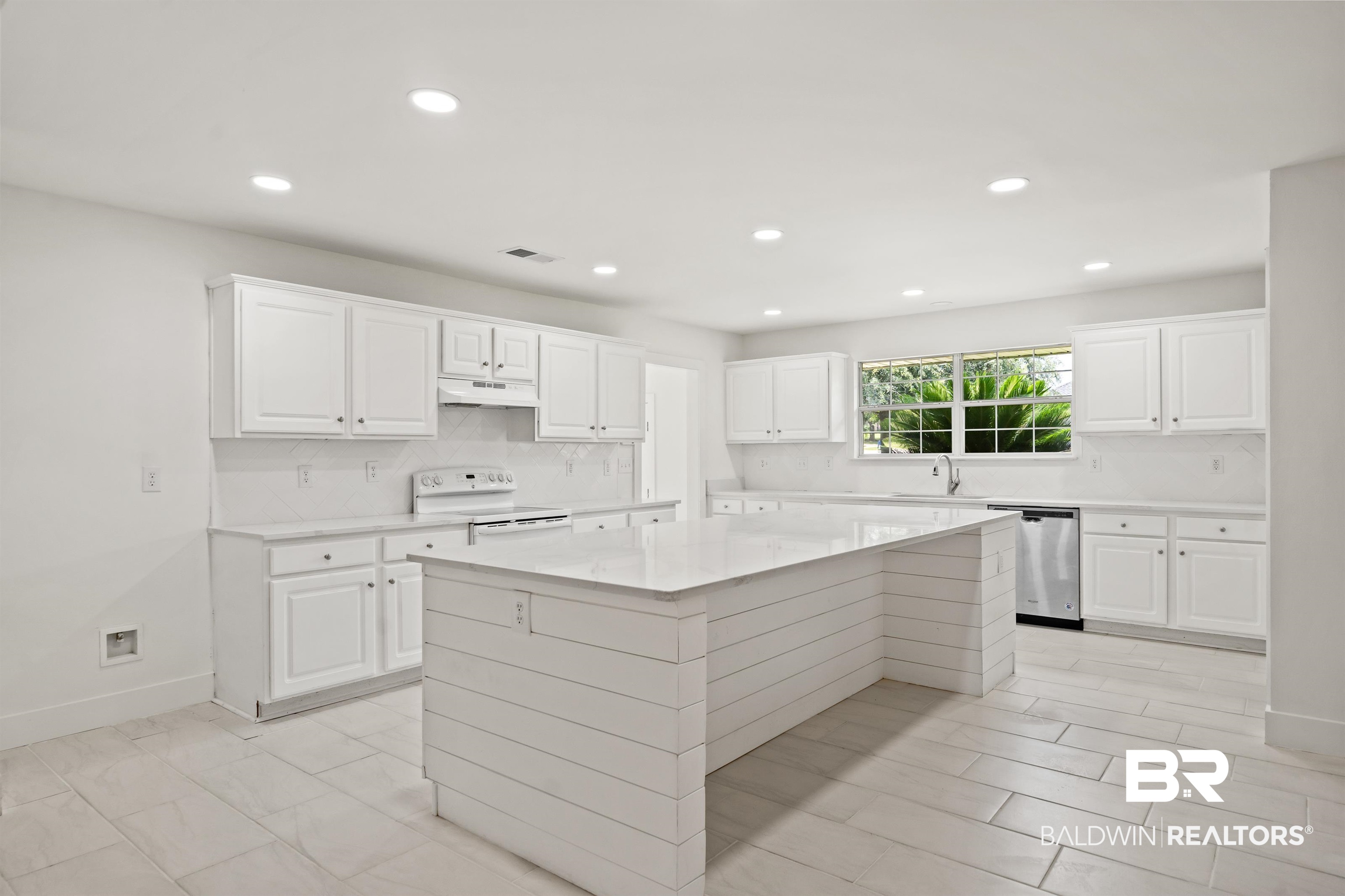 16362 Hamlet Lane Foley, AL 36535 - Photo 4 of 46 Kitchen area