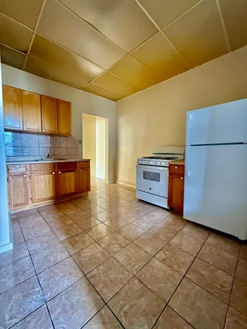 $1,200 | 6529 South Kimbark Avenue, Unit 3R, Chicago, IL 60637